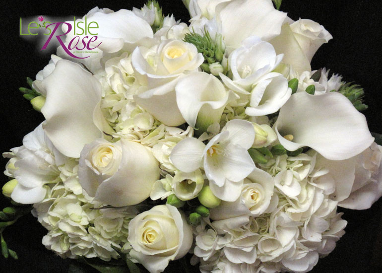 White wedding arrangement from Les Isle Rose
