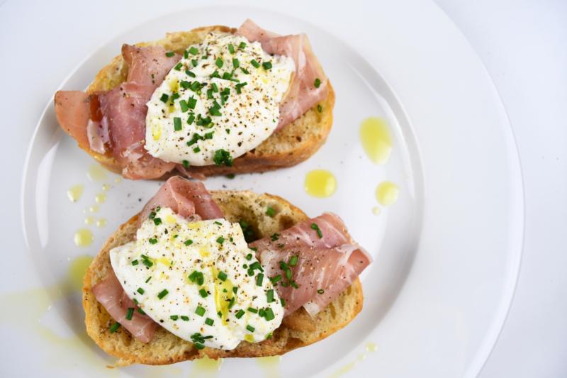 Garlic Toast with Burrata & Prosciutto 